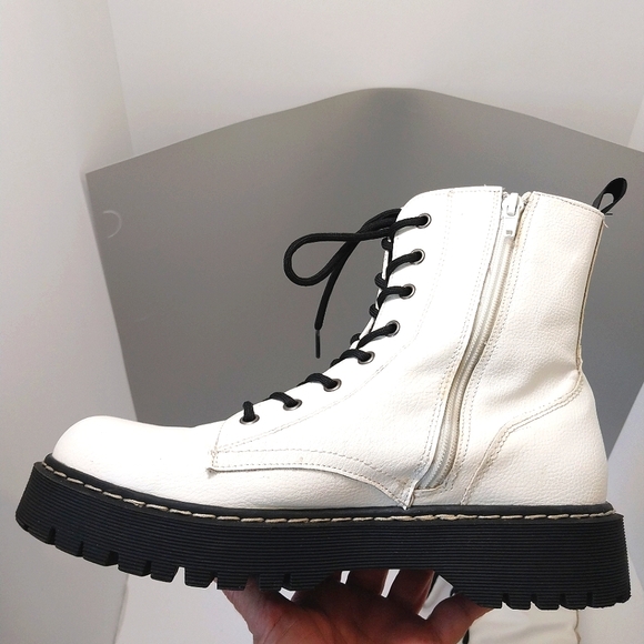 Sincerely Jules Harley Moto Boots, White, Size 9.5 - Picture 5 of 12
